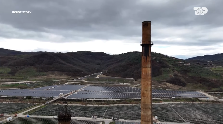 Inside Story  Gjiganti fotovoltaik mbi  hirin  e ish uzinës së naftës  Si u harruan të drejtat e punëtorëve dhe aksionet e shtetit