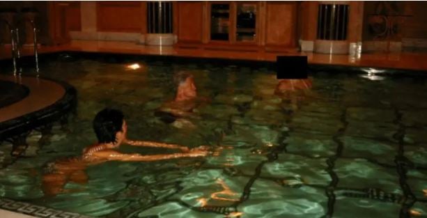 Dalin videot e dëshmive të Bill e Hillary Clinton në Kongres për lidhjen me Epstein  E vërteta e fotos në vaskë  biseda me Donald Trump për financierin