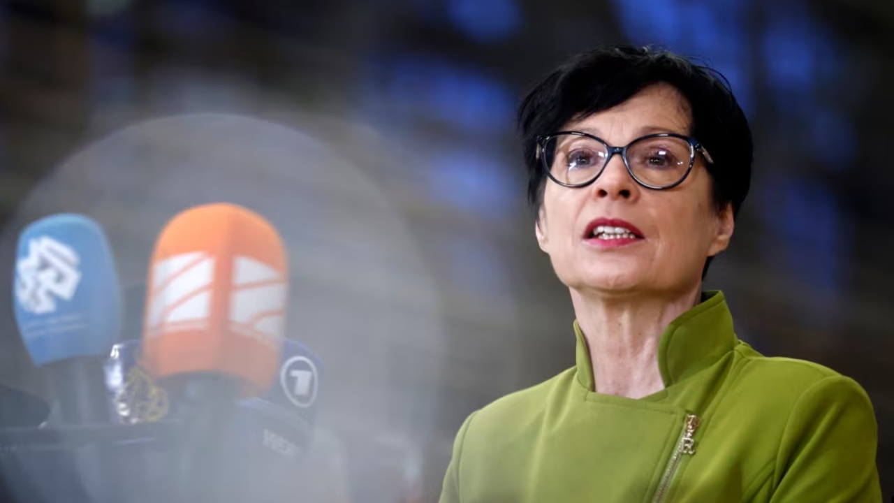 kosova-ne-ngerc-politik-pas-vendimit-te-kushtetueses-marta-kos-shtyn-viziten-ne-prishtine