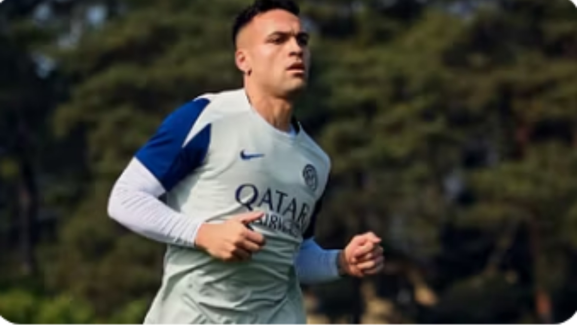 Inter  Lautaro Martinez buzëqesh  Sa bukur kur sheh fushën sërish