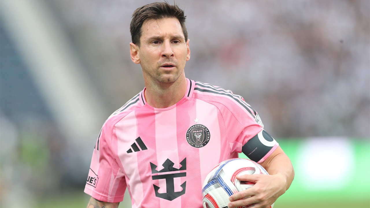 Tifozi i Inter Miamit vizaton familjen e Messit në një top dhe ia dhuron argjentinasit