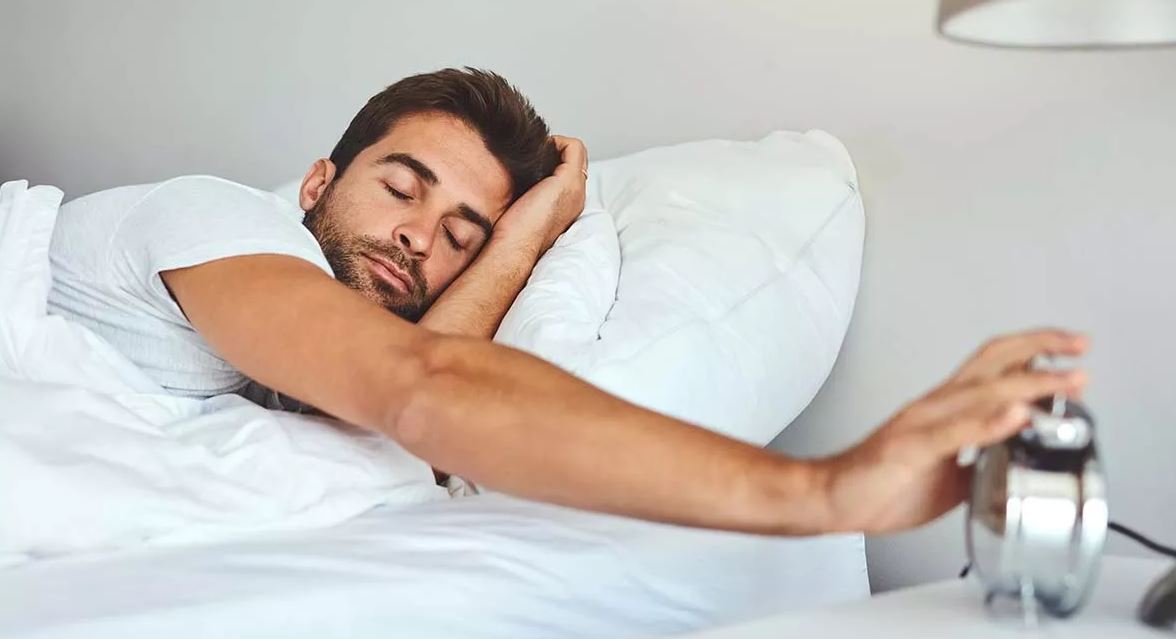 Zgjimi në orën 5 të mëngjesit trend produktiviteti apo mit  Çfarë thotë shkenca për kronotipet