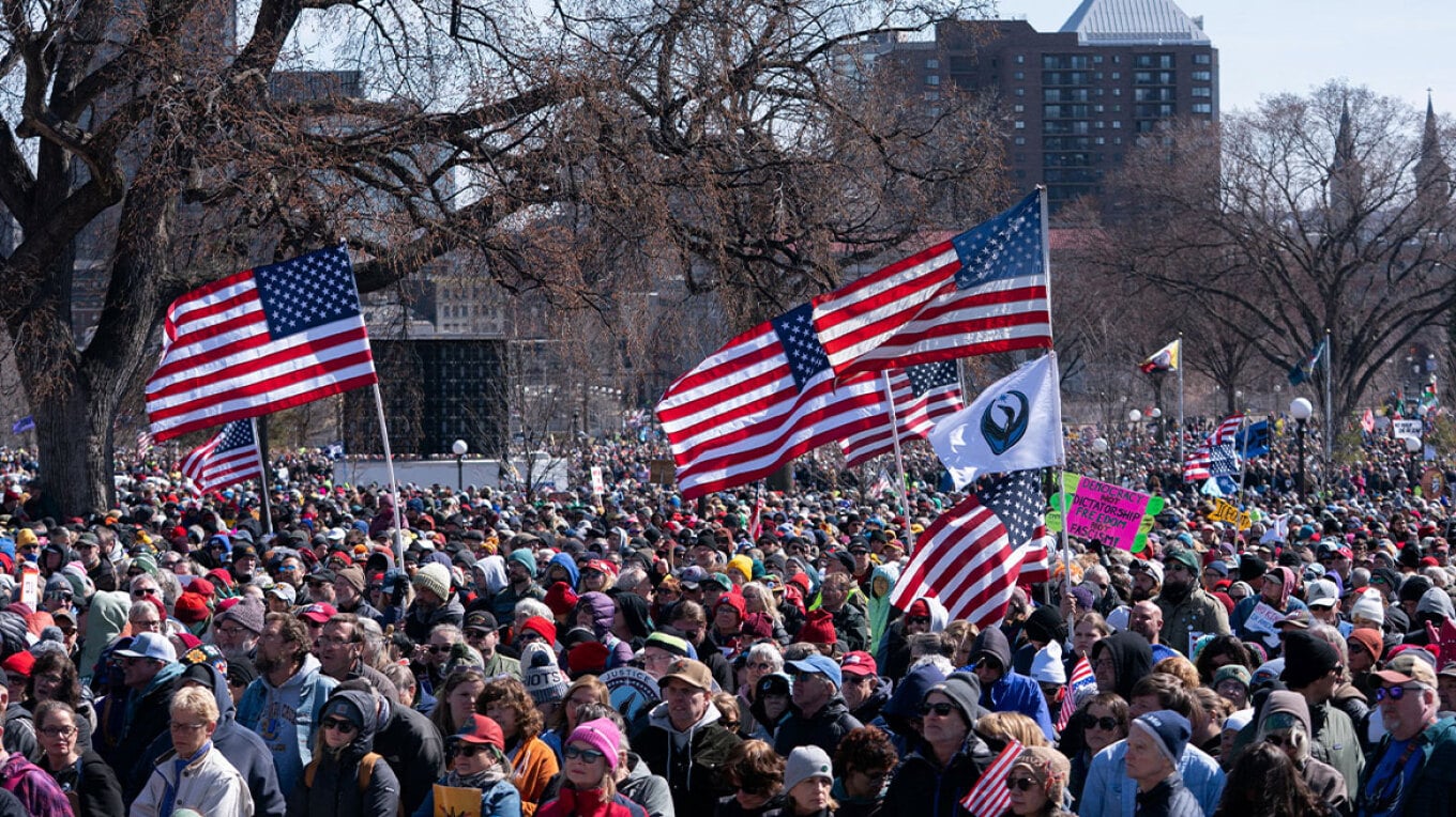 Pa Mbretër  mijëra qytetarë protestuan në SHBA dhe Evropë kundër Trump dhe luftës ndaj Iranit