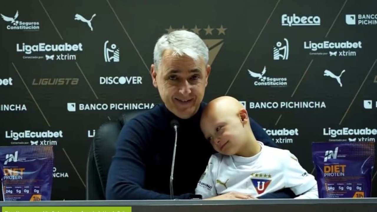 Trajneri brazilian shfaqet në konferencë me të birin me sindromën Down  në ditën e kësaj sëmundjeje dhe mahnit këdo 