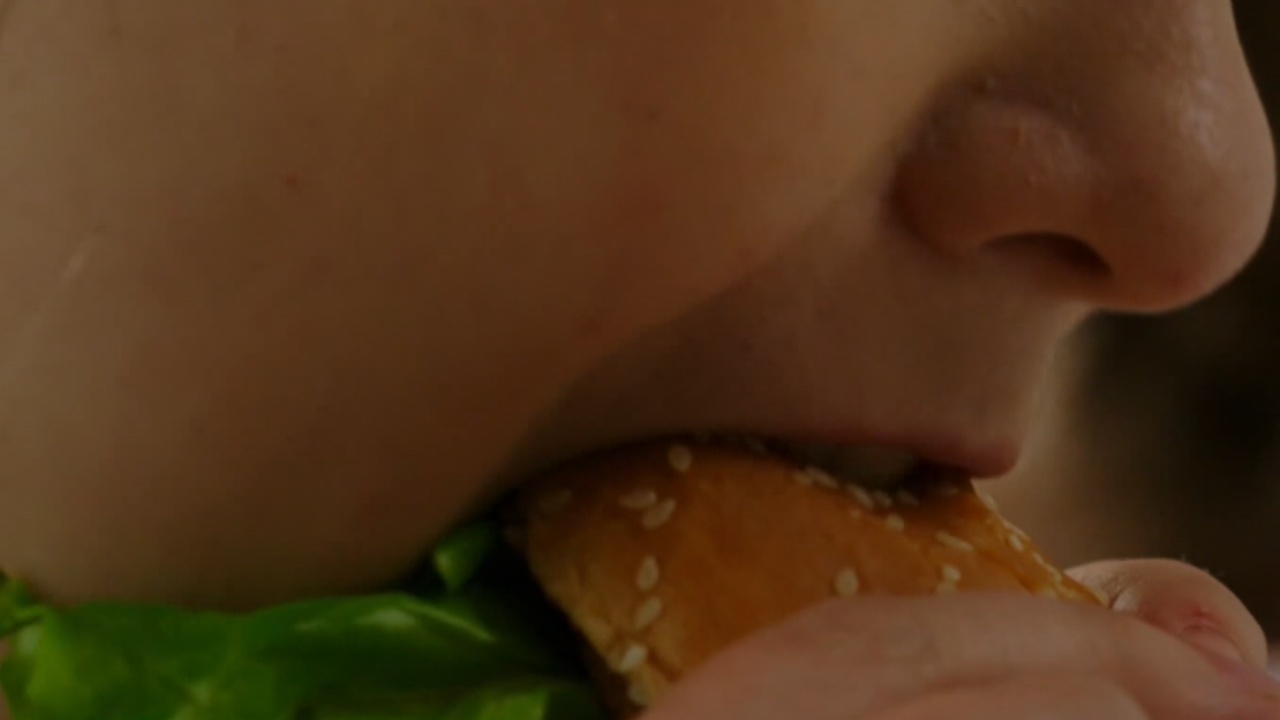 Rritet pesha e shqiptarëve  60  e të rriturve rezultojnë mbi peshë  1 në 10 fëmijë është obez