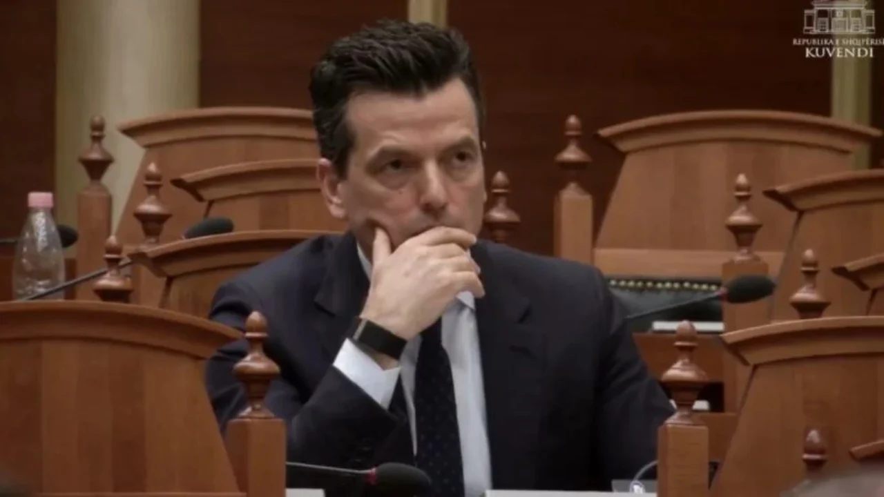 sekretariati-i-etikes-merr-vendimin-agron-shehaj-perjashtohet-nga-punimet-e-kuvendit-per-20-dite