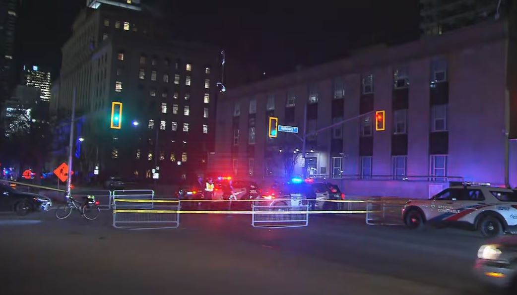 Të shtëna me armë zjarri pranë Konsullatës Amerikane në Toronto  policia bllokon disa rrugë në qendër të qytetit