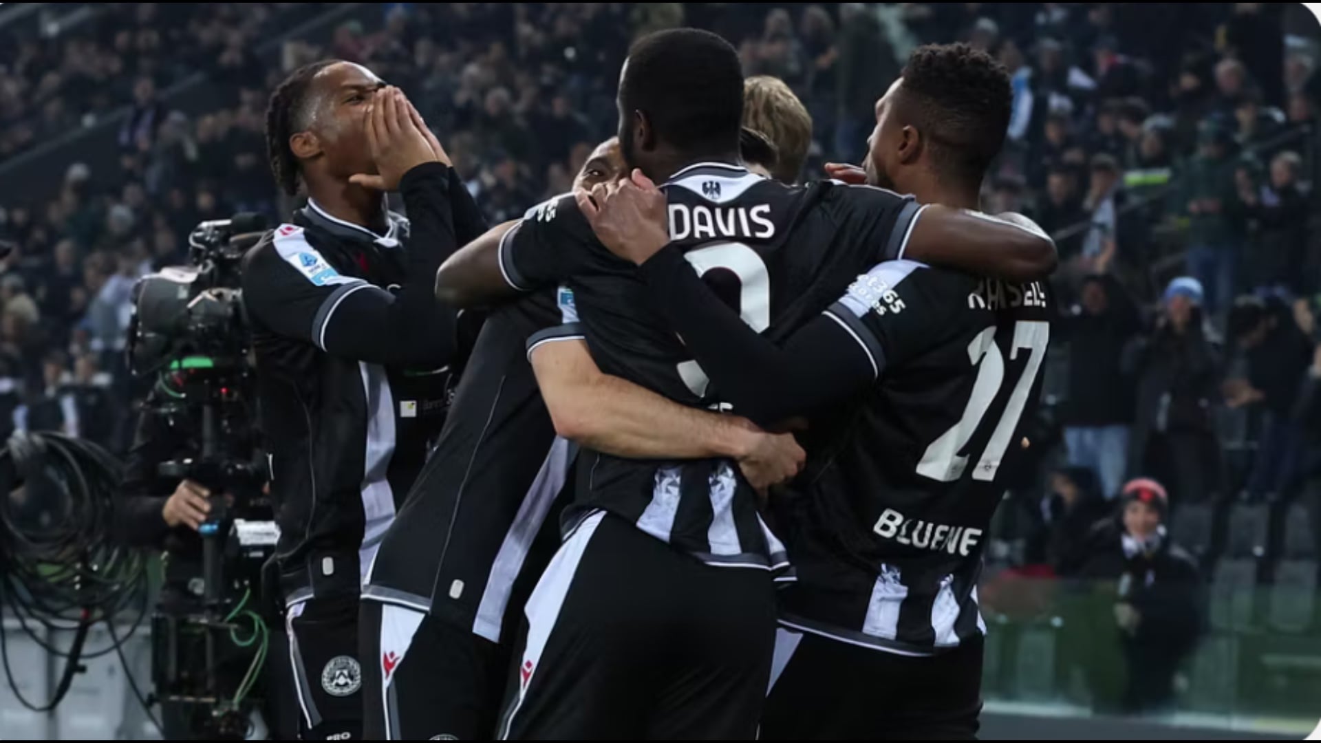 Serie A Udinese dominon Fiorentinën  skuadra violë mbetet në  zonën e ftohtë 