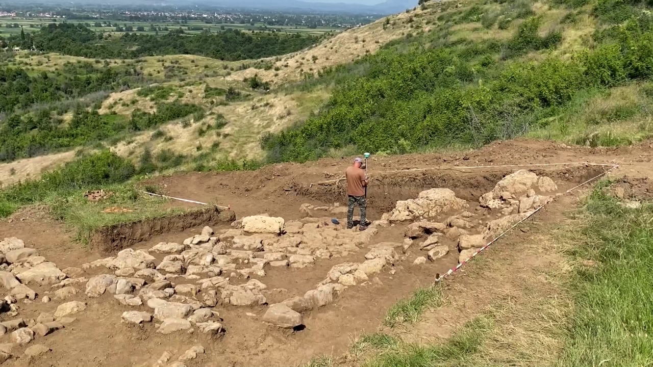 zbulimi-arkeologjik-ne-bushat-qyteti-antik-shpallet-zone-arkeologjike-e-kategorise-a