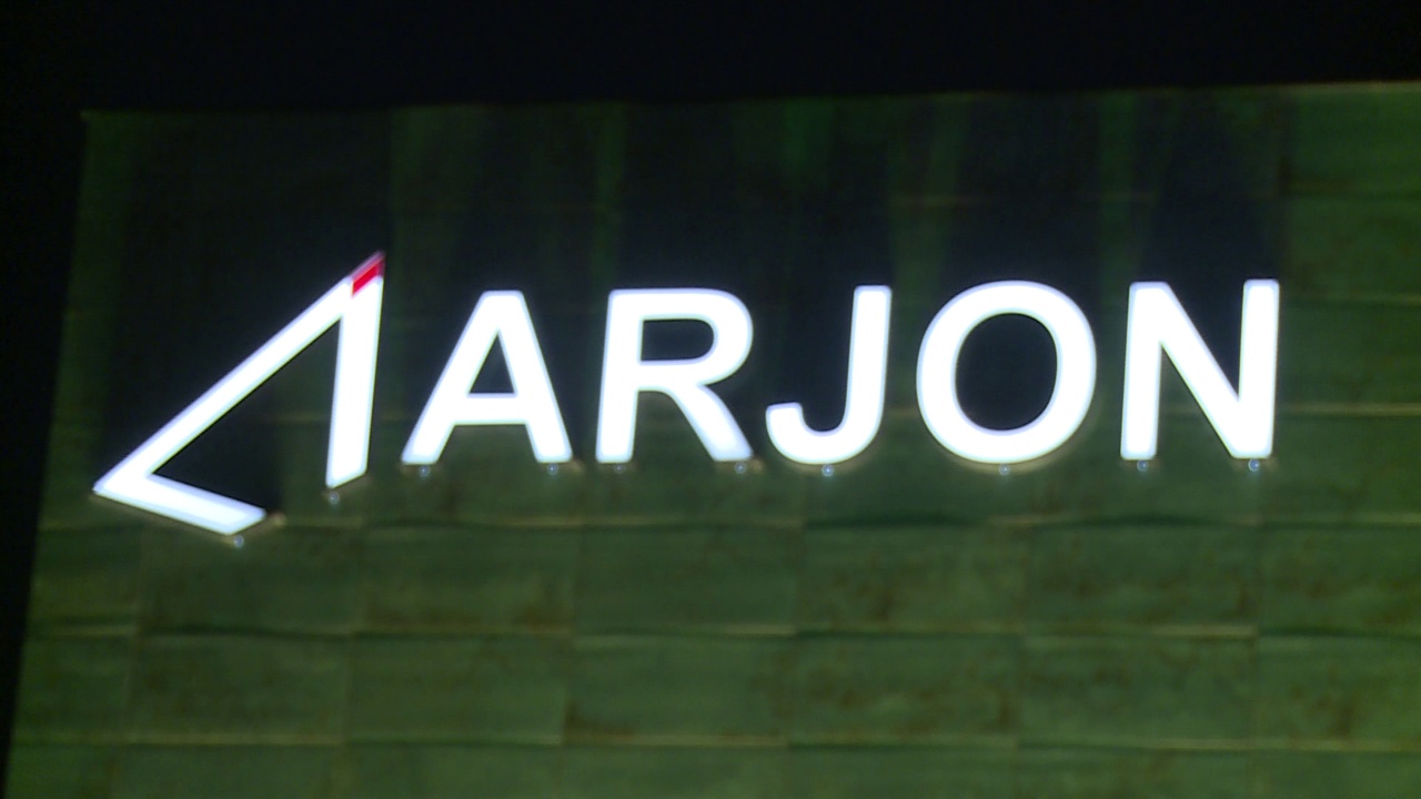 Arjon me showroom gjigant  Investim i ri në kompaninë me përvojë 30 vjeçare  oferta deri në 70  ulje