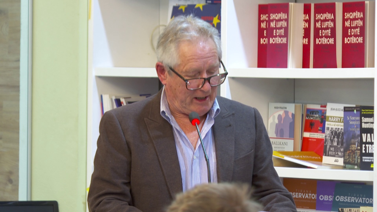 zogu-themeloi-shtetin-modern-ribotohet-studimi-pas-3-dekadash-historiani-fischer-koha-per-nje-vleresim-objektiv-te-mbretit