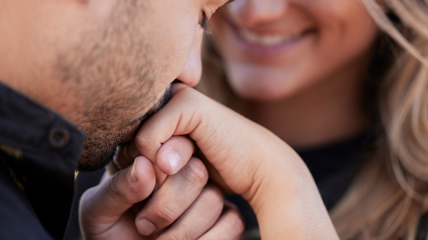 vendim-historik-ne-spanje-puthja-apo-shtrengimi-i-dores-pa-pelqim-konsiderohet-sulm-seksual