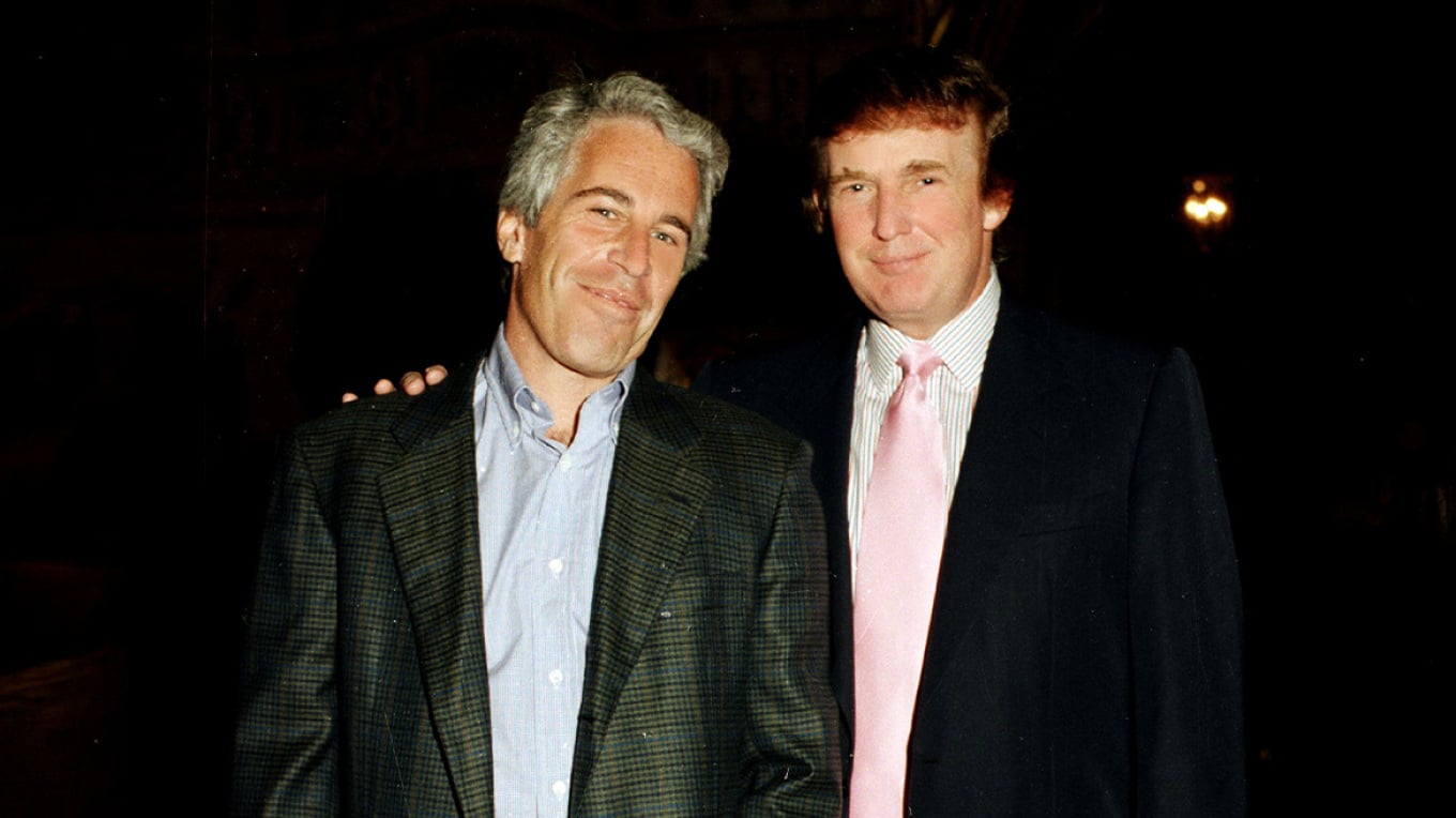 padia-e-nje-gruaje-per-sulm-seksual-kunder-trump-behet-publike-shtepia-e-bardhe-thote-se-ajo-eshte-e-cmendur