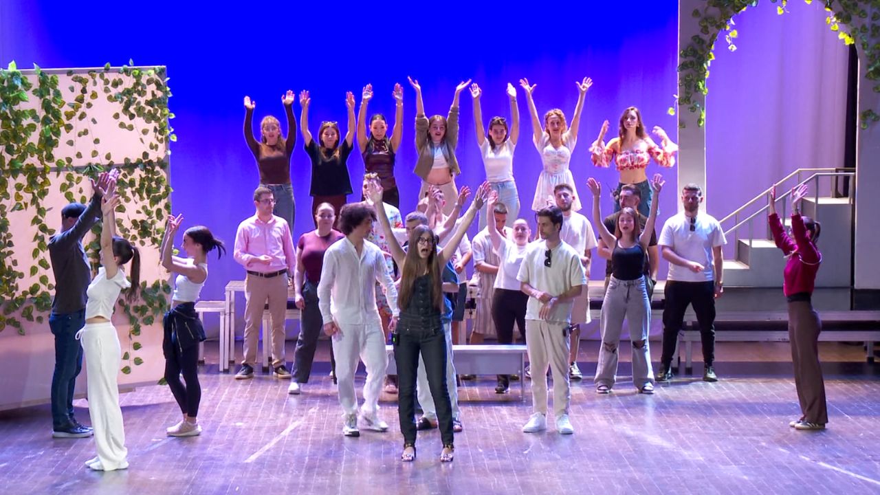  Mamma mia  në Tiranë  muzikali i njohur vjen në skenën e Universitetit të Arteve si produksion studentor