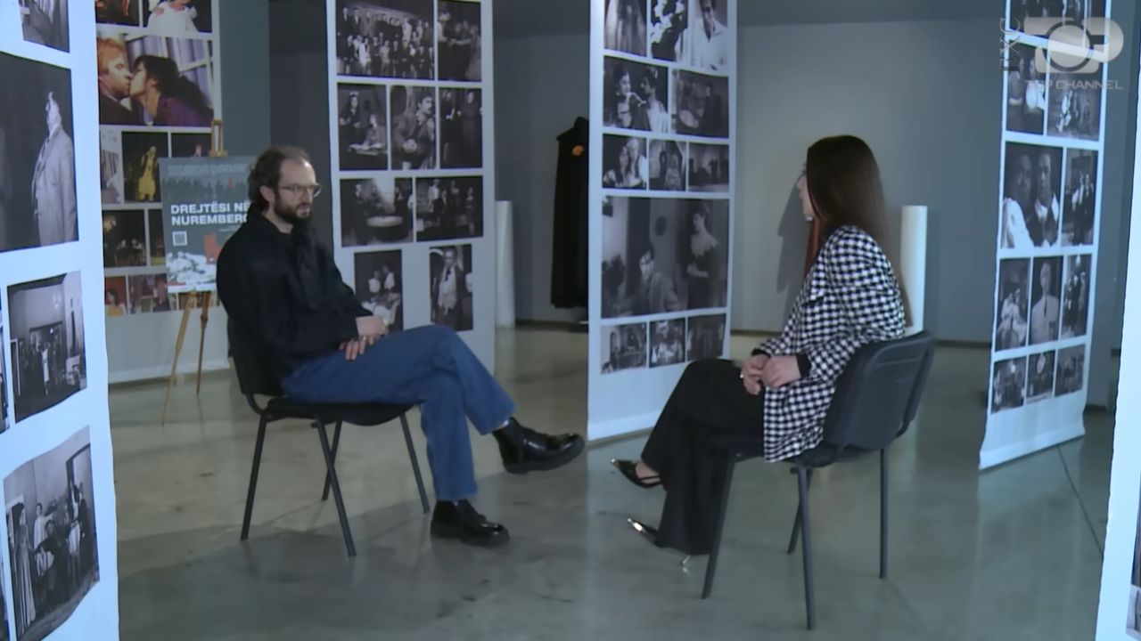 nje-nga-rolet-e-mia-me-te-rendesishme-aktori-donald-shehu-tregon-si-ia-doli-te-portretizoje-burrin-e-sterilizuar-nga-nazistet-te-drejtesi-ne-nuremberg-nje-ore-para-shfaqjes