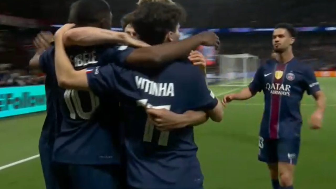 LIVE PSG BAYERN  Show në Paris  5 gola në pjesën e parë  Dembele tund rrjetën me penallti  Video 