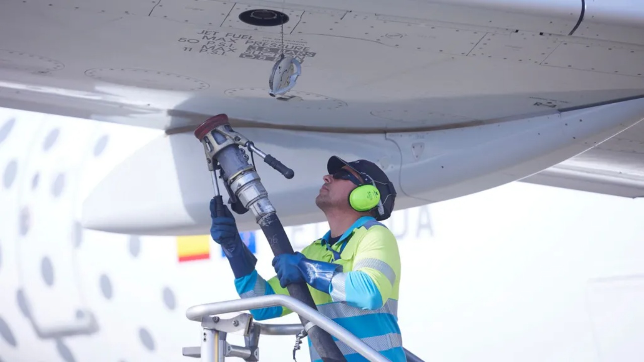 ngushtica-e-hormuzit-ve-me-shpatulla-pas-muri-industrine-ajrore-be-paralajmeron-per-mungese-karburanti