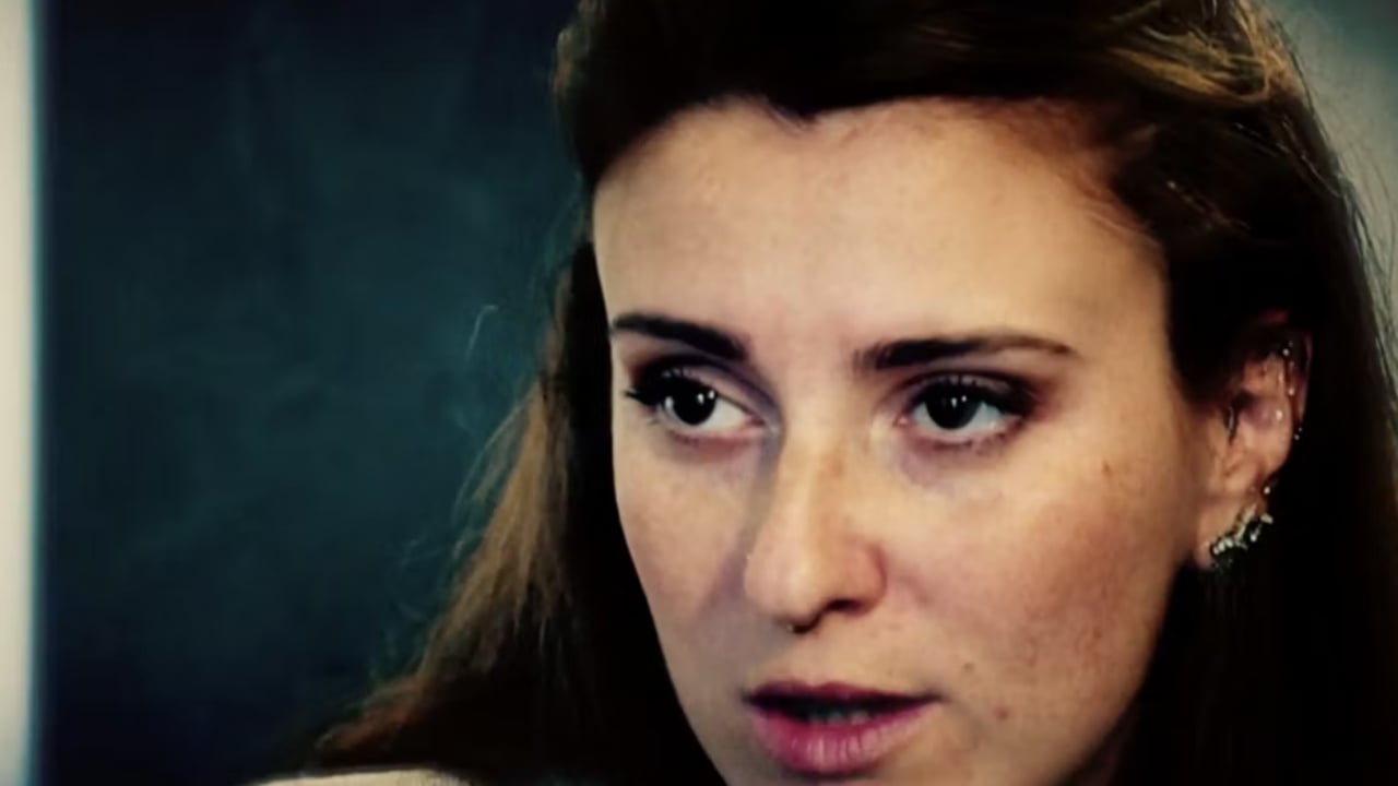  Nëna më detyroi të prostituoja qëkur isha 14 vjeçe   Rrëfimi tronditës i 29 vjeçares  Më njohu me një burrë më të madh në moshë  doja t i jepja fund jetës