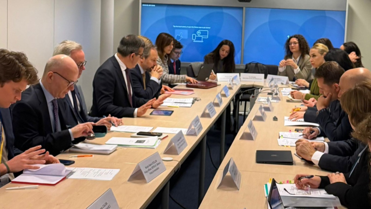 Dialogu i dytë në Bruksel për sigurinë  Shqipëria dhe BE thellojnë bashkëpunimin  në fokus Ukraina  Ballkani dhe zgjerimi i Unionit