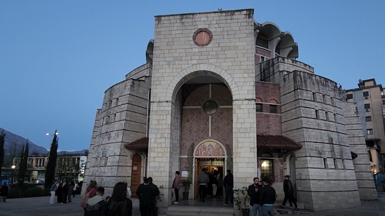 Festimet e Pashkëve Ortodokse në Gjirokastër  mbahet në Katedralen Ngjallja e Krishtit ceremonia e Epitafit