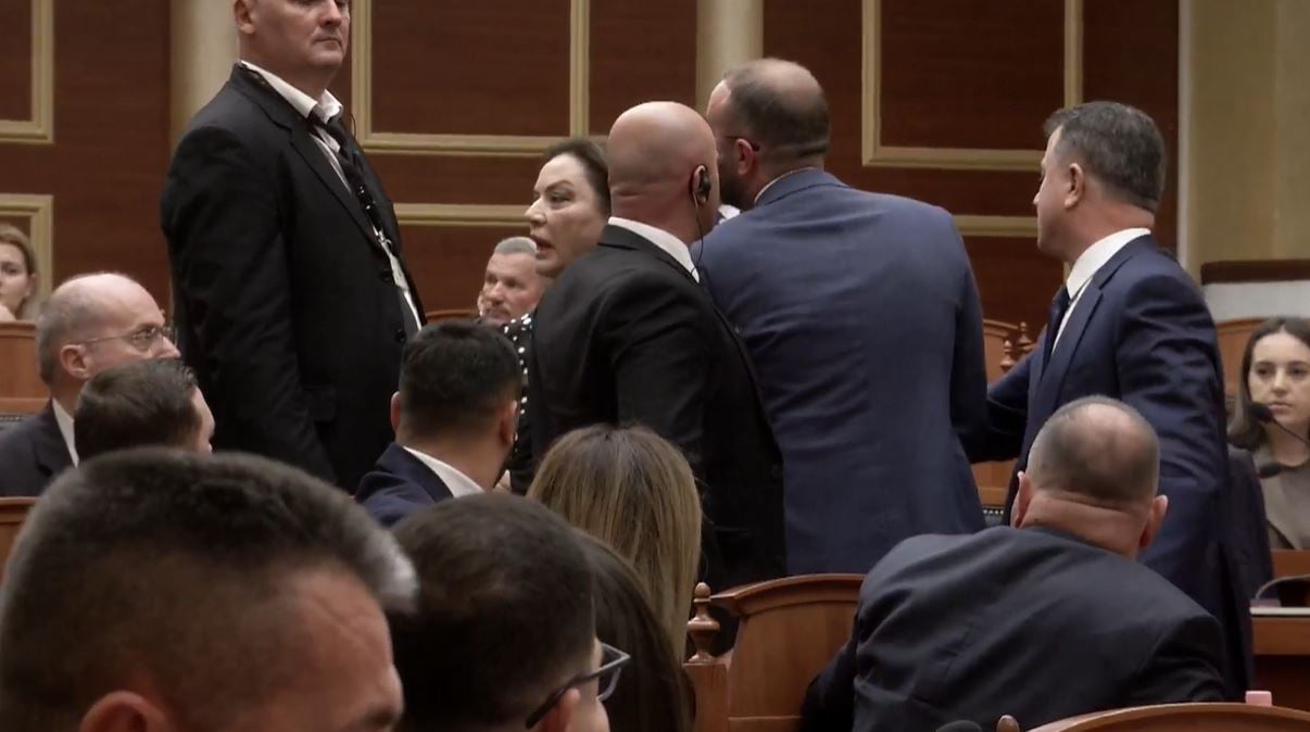 si-do-te-te-vinte-t-ia-thonin-vajzes-tende-kete-qe-me-the-mua-vokshi-i-kthehet-ashper-muzhaqit-mos-guxo-te-permendesh-femijet-e-mi-pusho