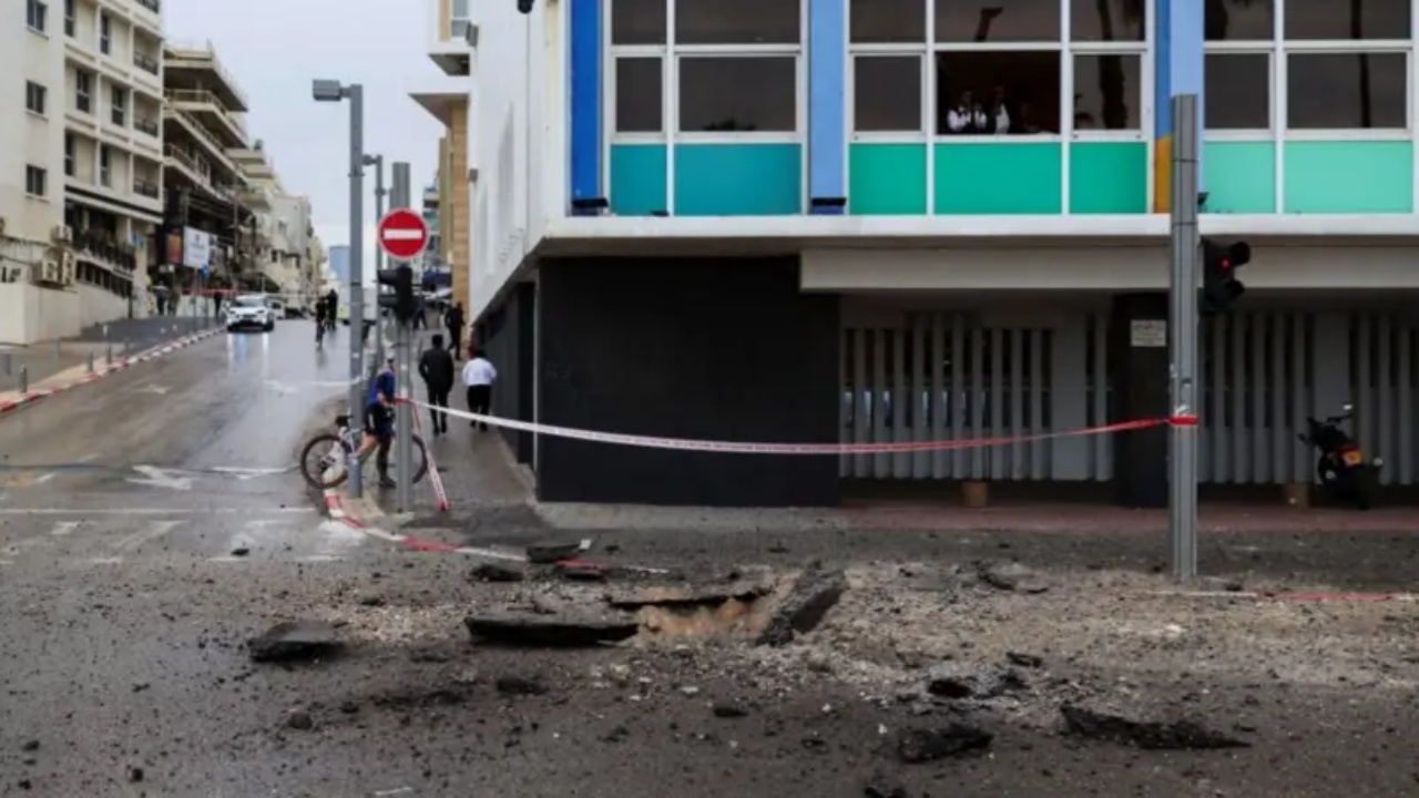 irani-sulmon-me-raketa-izraelin-tre-te-plagosur-ne-tel-aviv-mes-tyre-nje-e-mitur-ne-gjendje-te-rende