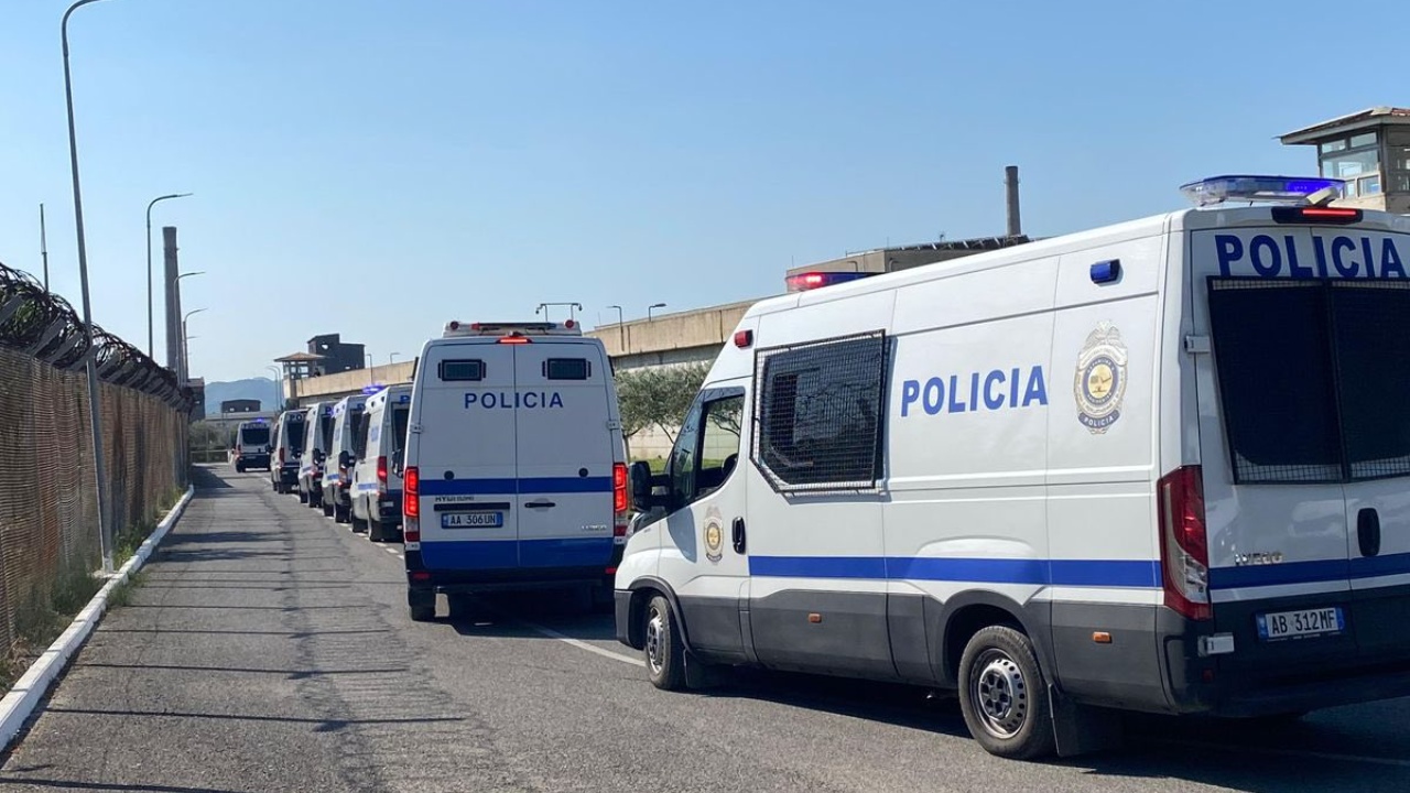 I dënuari përjetë transferohet nga burgu i Peqinit në atë të Burrelit  i gjendet drogë në çorape pas kontrollit në qeli