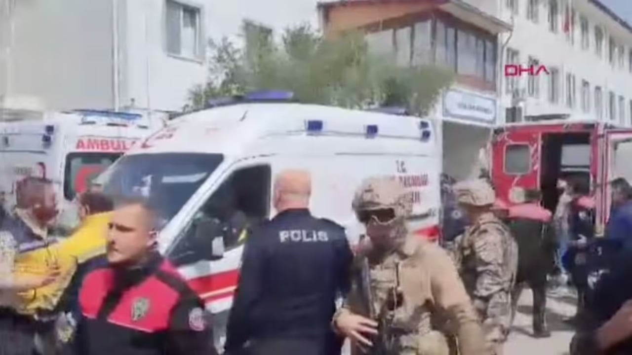 Rëndohet bilanci  Shkon në katër numri i viktimave nga sulmi me armë në shkollën në Turqi  20 të plagosur