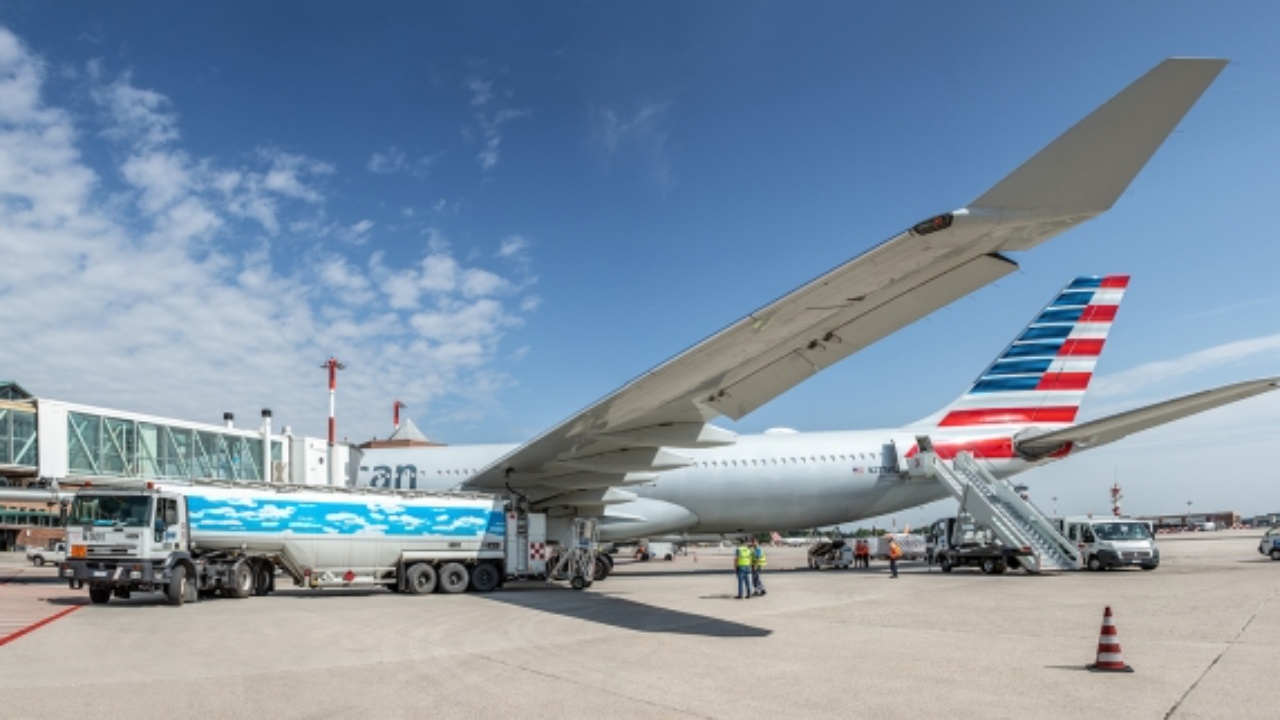 5 vende të BE së kufizojnë karburantin  Ulet numri i fluturimeve në Europë  masa të reja në aeroportet italiane