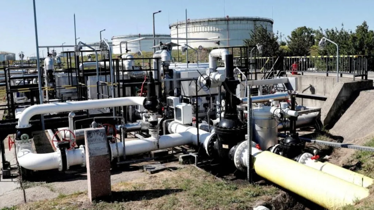 Rifillimi i furnizimit me naftë  BE miraton paraprakisht kredinë 90 mld euro për Ukrainën  BE  Kredia  një mbështetje jetike