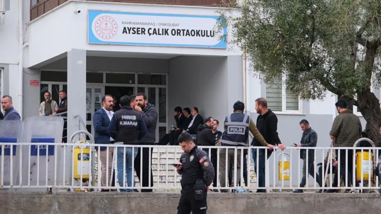 Nëntë të vdekur dhe dhjetëra të plagosur në dy shkolla në Turqi  policia  162 të arrestuar  mbështetën sulmin në rrjete sociale