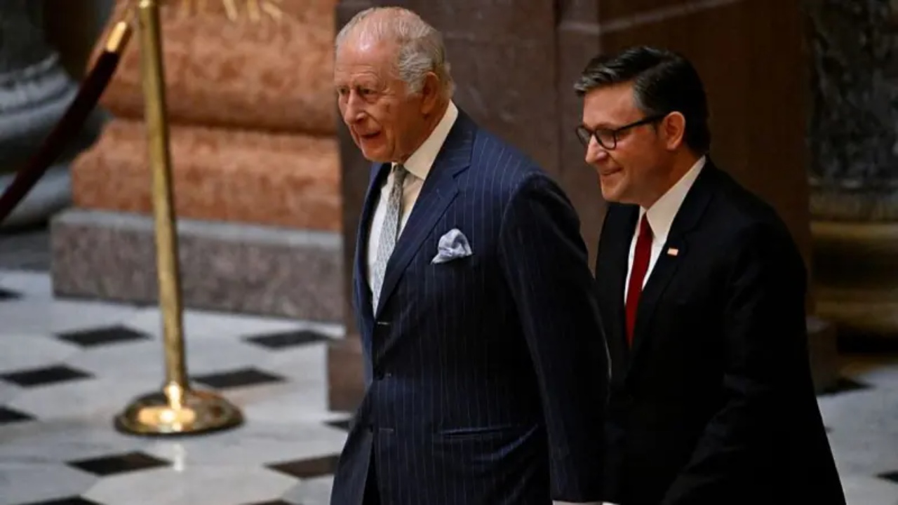 Foto  Mbreti Charles mbërrin në Kapitolin e SHBA së  takohet me katër zyrtarët e lartë të Kongresit