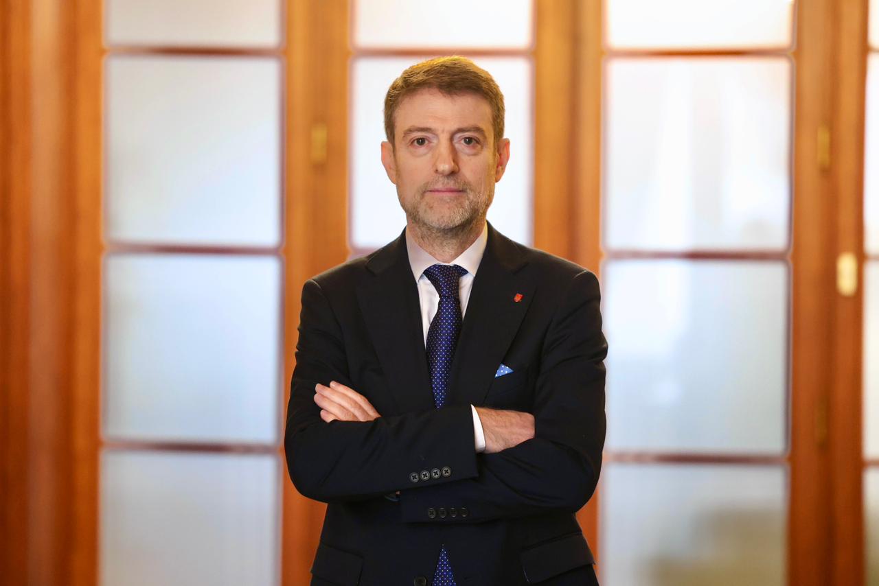 hoxha-te-jape-doreheqjen-pas-mesazhit-percmues-bdi-i-pergjigjet-vlen-jeni-kthyer-ne-zedhenes-kunder-interesit-te-shqiperise