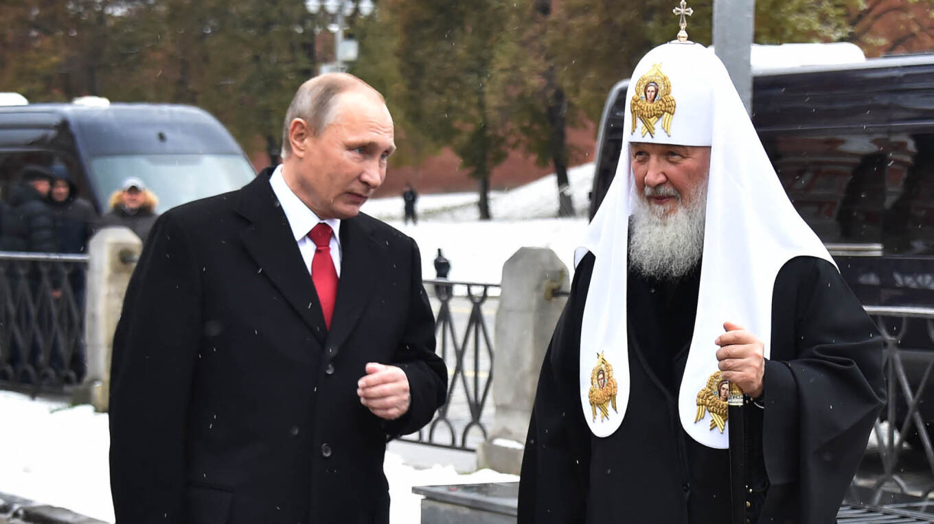 Portretizoi Putinin dhe Patriarkun rus në skena erotike  gjykata ruse dënon skulptorin gjerman me 8 vite burg