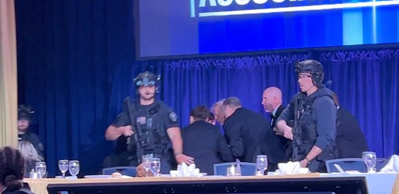 VIDEO  Momenti kur Presidenti Trump largohet nga Shërbimi Sekret pas 8 të shtënave në darkën me gazetarët