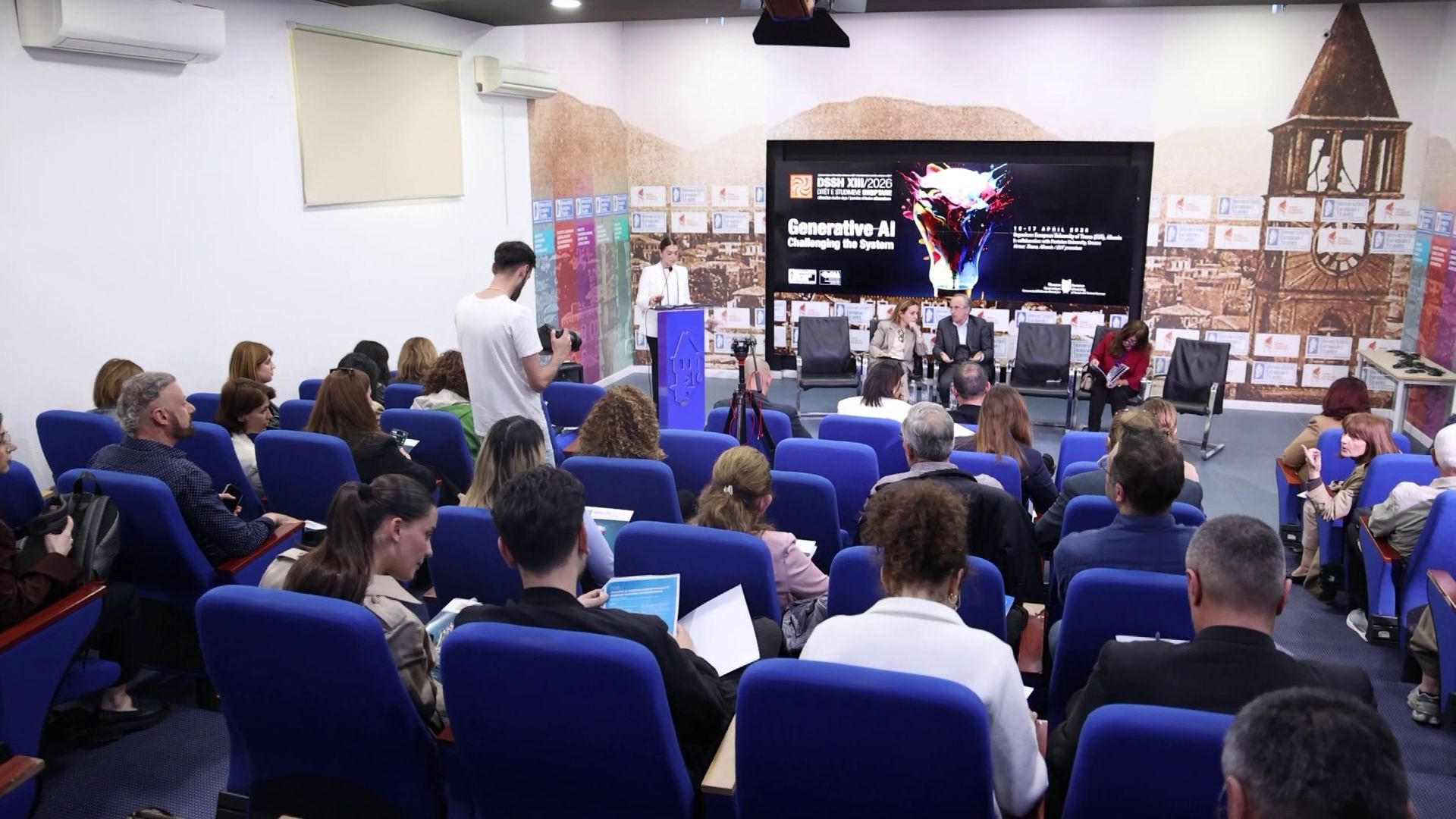  Ditët e Studimeve Shqiptare    UET bëhet epiqendër e debatit ndërkombëtar mbi Inteligjencën Artificiale gjeneruese