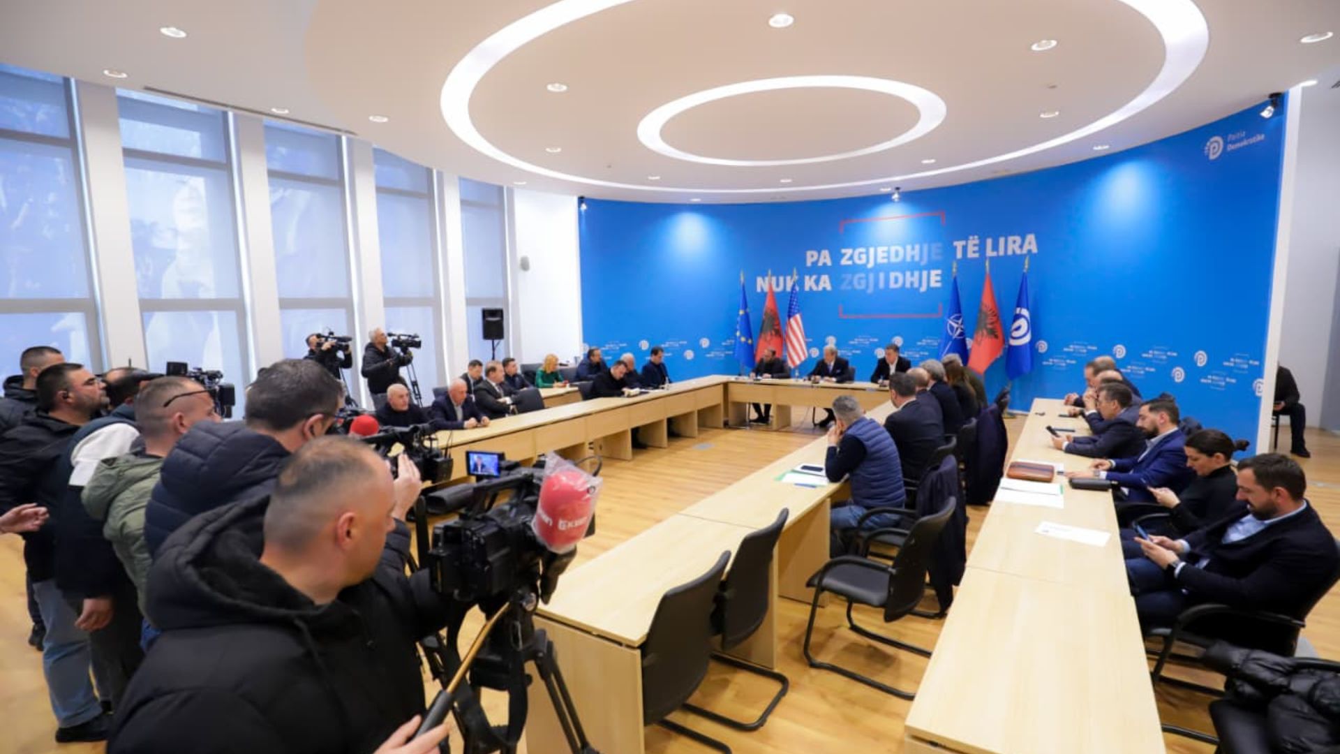 pd-paraqet-propozimin-e-per-uljen-e-cmimit-te-naftes-kerkon-shqyrtimin-me-procedure-te-pershpejtuar-ne-kuvend