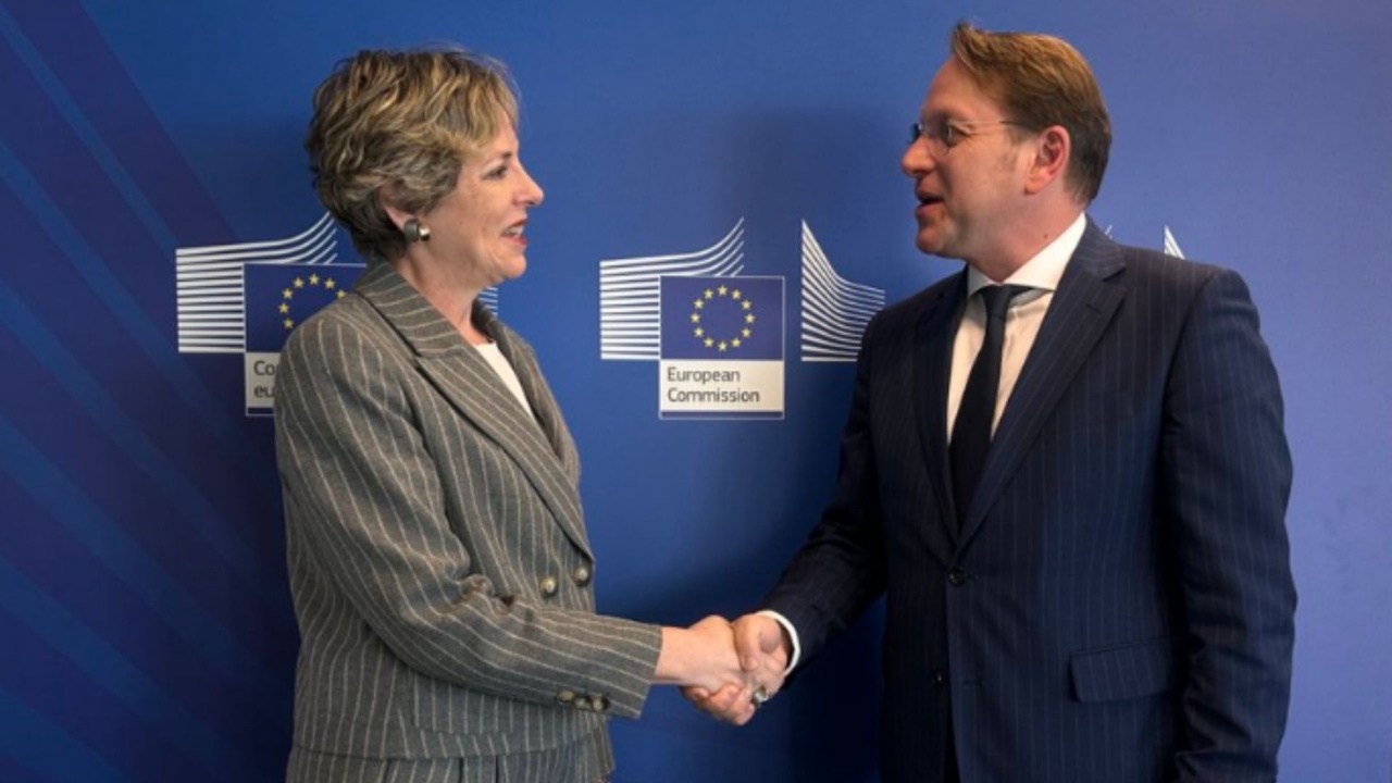 Ministrja Sala në takim me Komisionerin Varhelyi në Bruksel  Do forcojmë sistemin shëndetësor  mbetemi të fokusuar në rrugën europiane