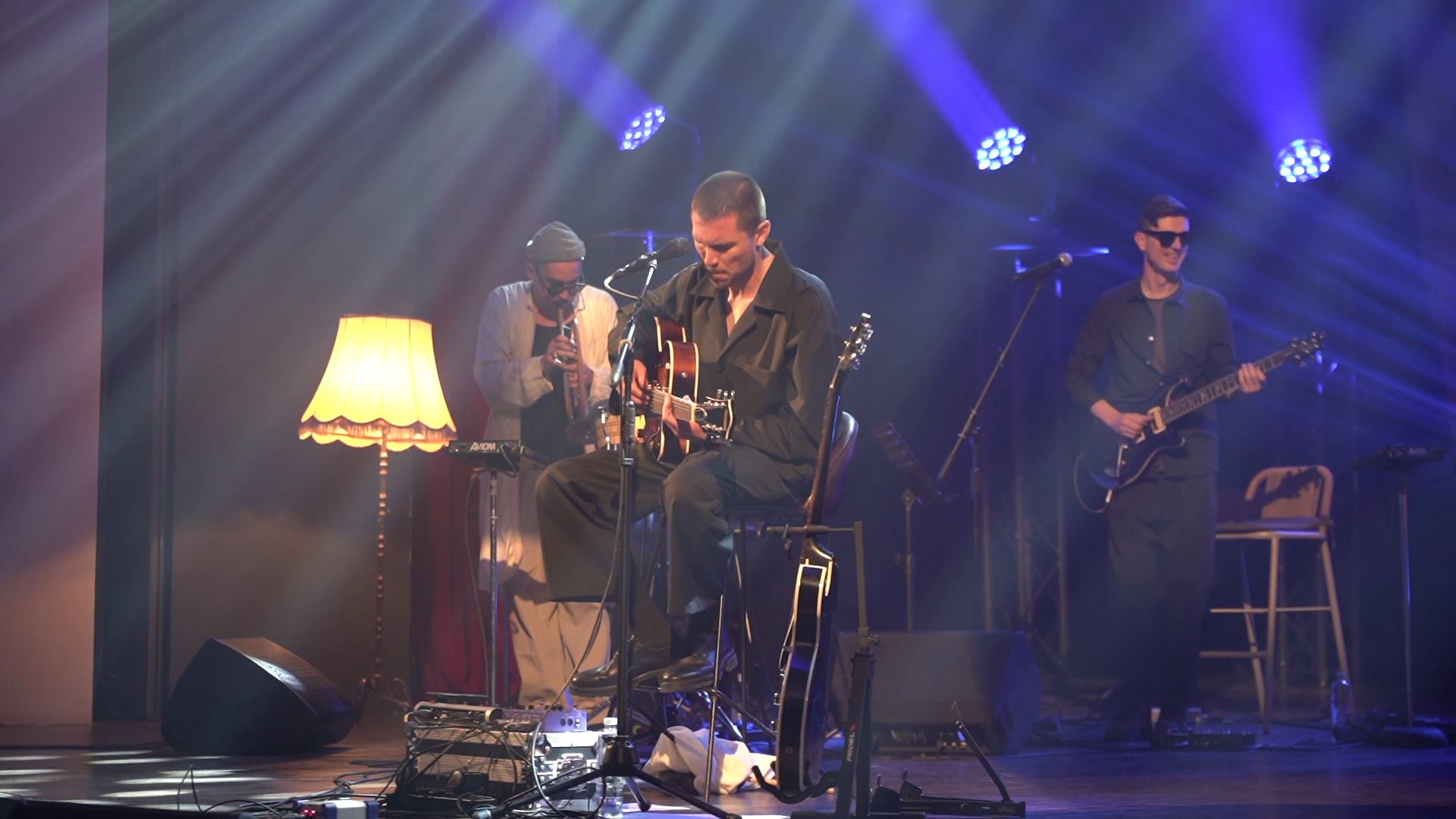  Hajde n ballon  me Shpat Dedën  koncert magjik në universitetin e arteve   neo soul  dhe poezi në skenë