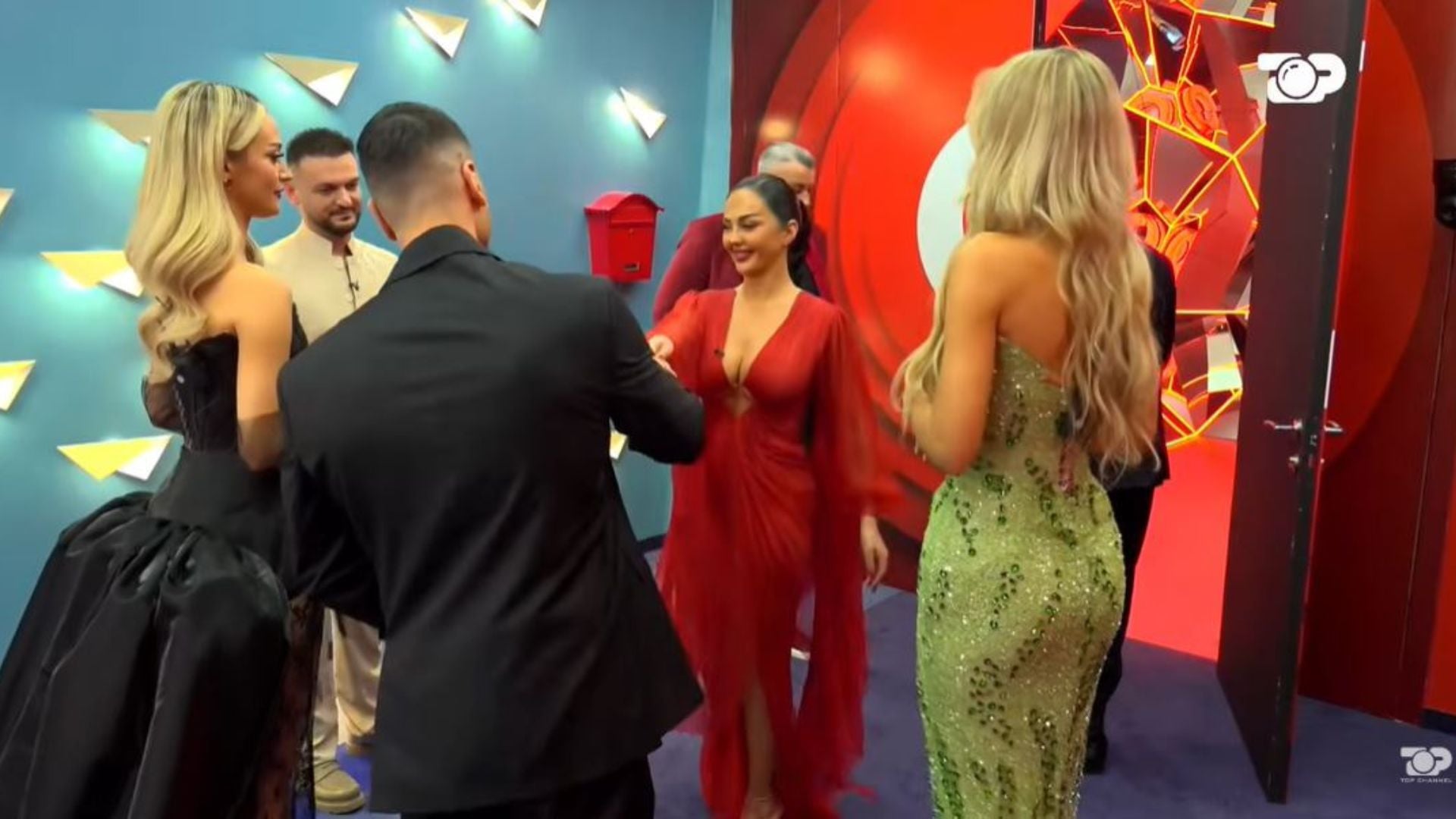 Eliminimi i dytë brena natës  Edisa lë shtëpinë e Big Brother pak ditë para finales