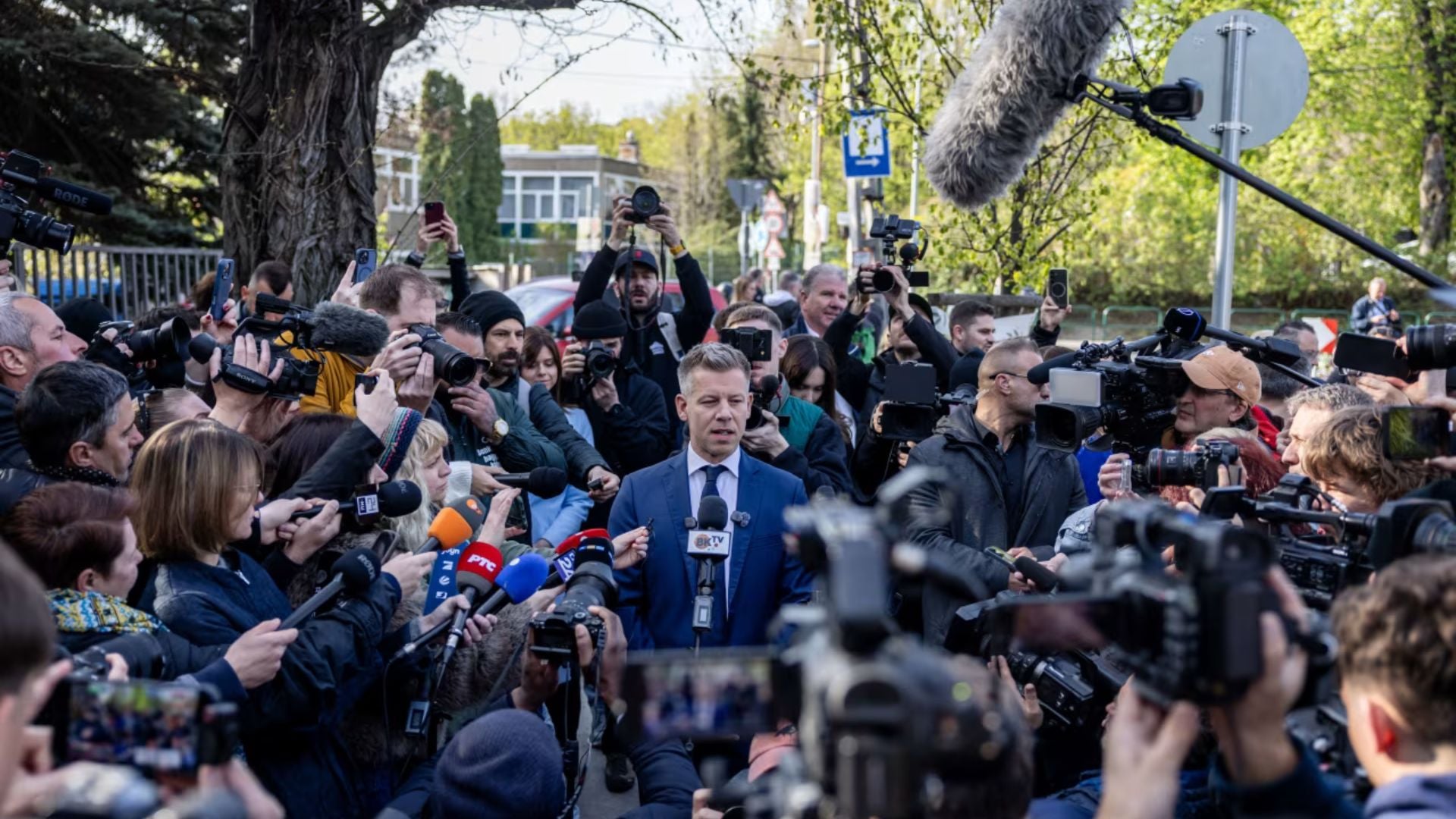 Sondazhet e nxjerrin fitues përballë Orban  kreu i opozitës hungareze  Jemi optimistë  por të kujdesshëm