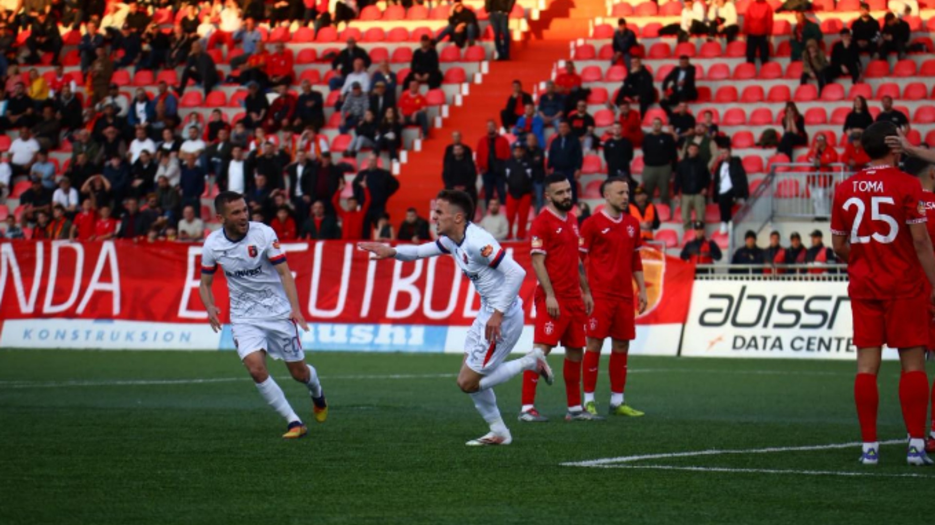 Vllaznia bën  Arenën e Demave  të heshtë  shkodranët mposhtin Partizanin  konfirmojnë kreun
