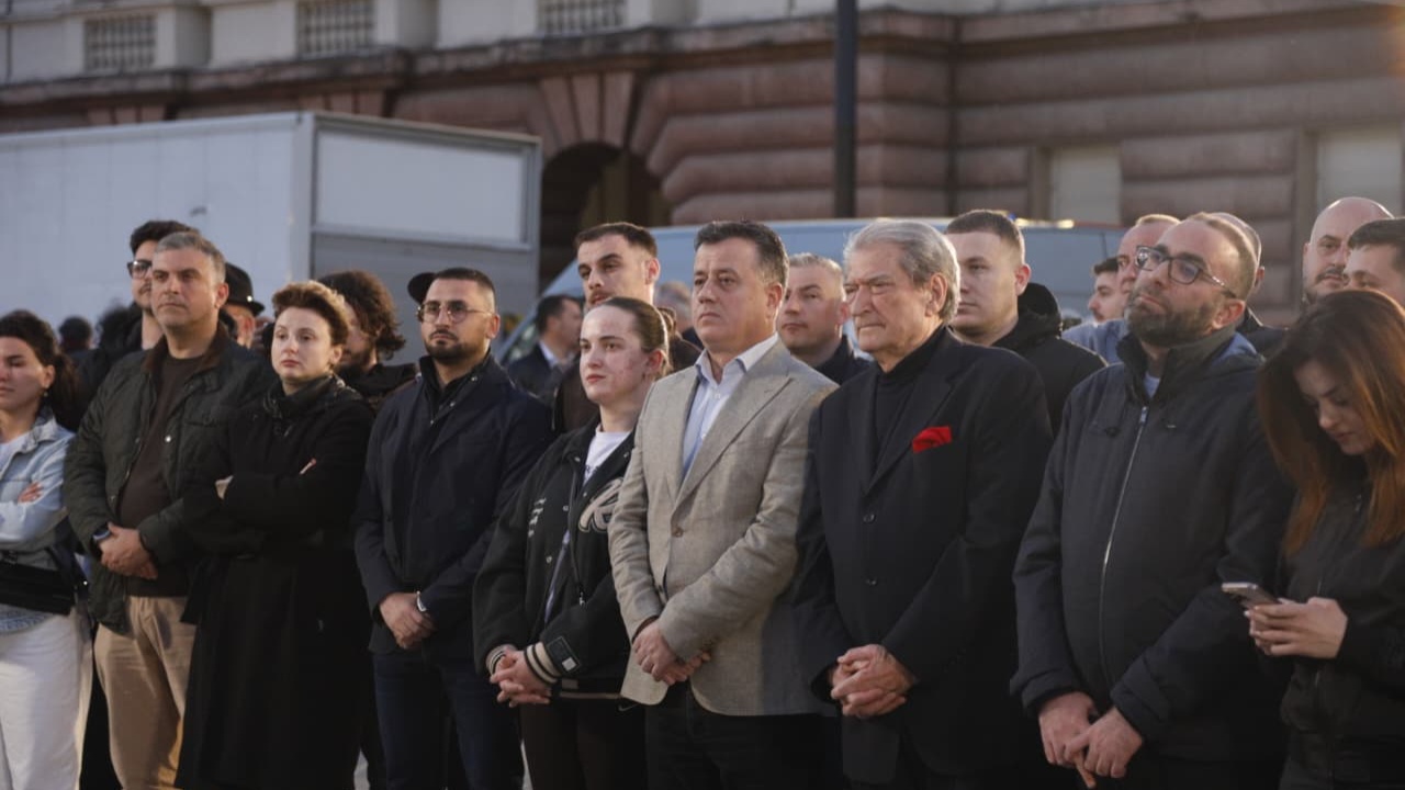  Ulja e akcizës është mashtrim   Berisha për rritjen e çmimit të naftës  Shqipëria ka barrën fiskale më të lartë