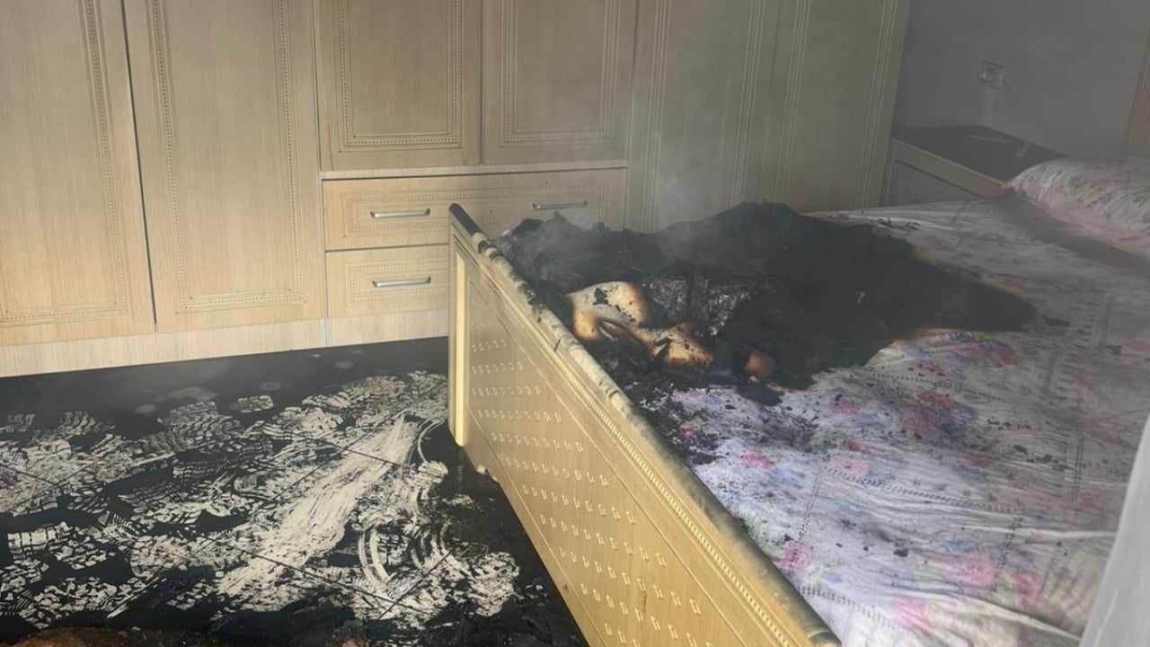 Zjarr i madh në një apartament në Lushnje  dyshohet se flakët u vunë nga pronari i banesës