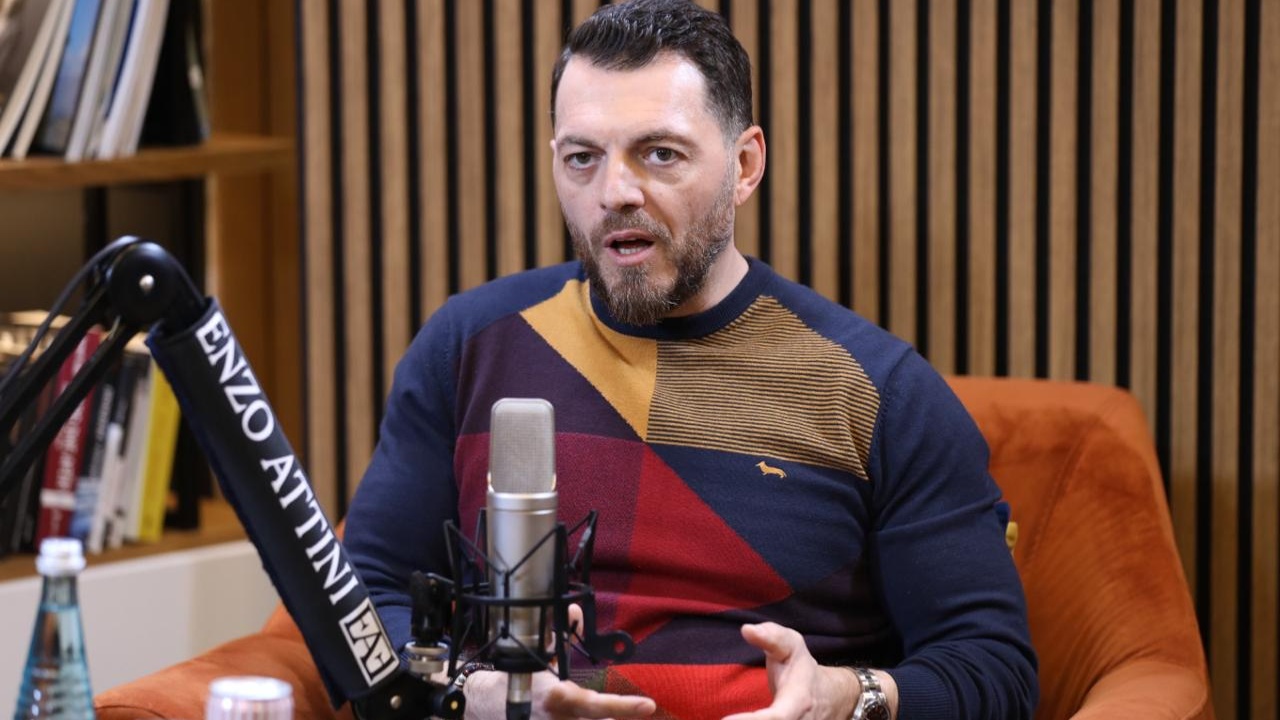  Politika ka degjeneruar   Blendi Salaj  Shqiptarët janë qeverisur gjithmonë nga të fortët