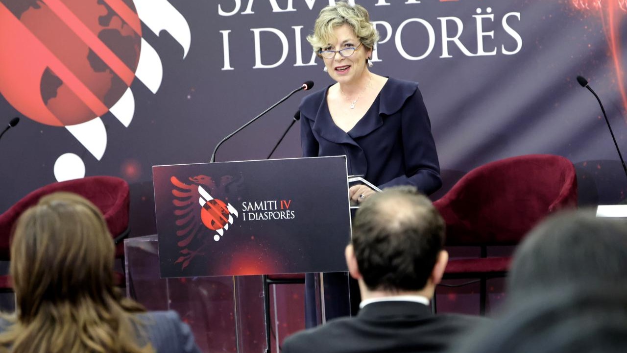 Samiti i katërt i Diasporës  ministrja Sala  Diaspora  partner i pazëvendësueshëm në transformimin e sistemit shëndetësor shqiptar