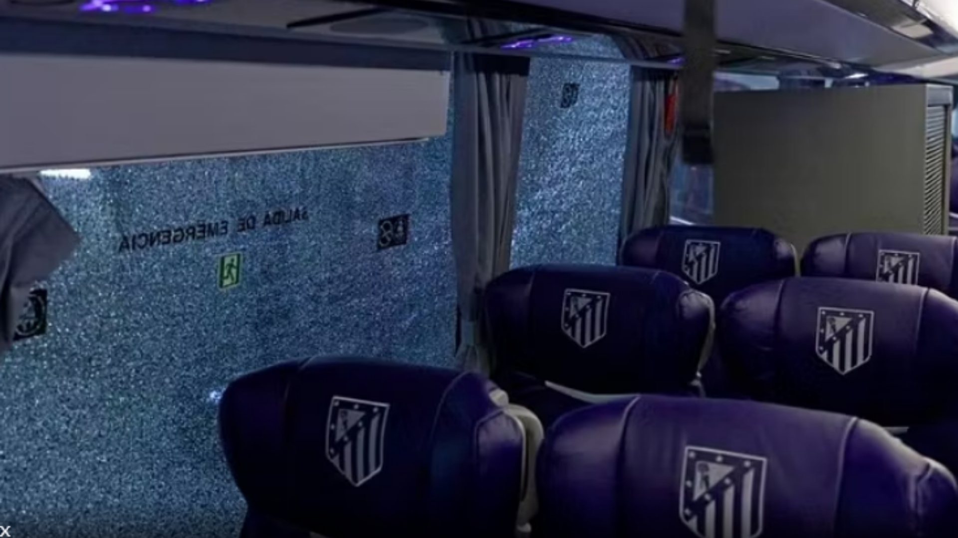 Autobusi u sulmua me gurë pranë Camp Nout  Atletico Madrid kontakton NASA n