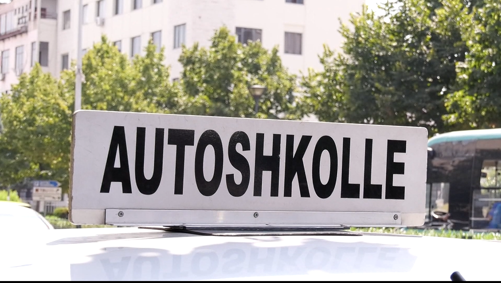 autoshkollat-ankohen-per-naften-shoqata-pergatitja-e-kandidateve-me-e-cunguar-protestojme-me-1-maj