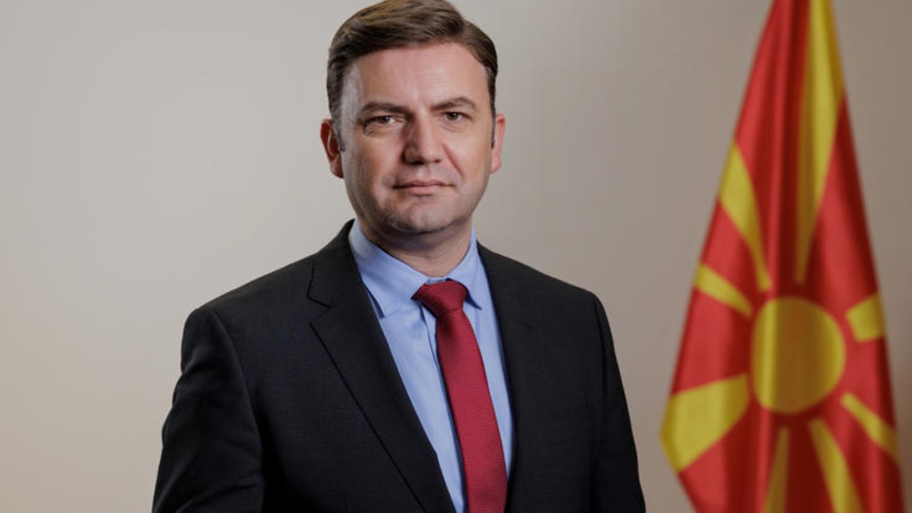 cfare-thone-ata-idiotet-shqiptare-atje-ish-ministri-i-jashtem-i-rmv-i-jep-te-drejte-ferit-hoxhes-dhe-akuzon-rivalet-e-tij-ne-qeveri