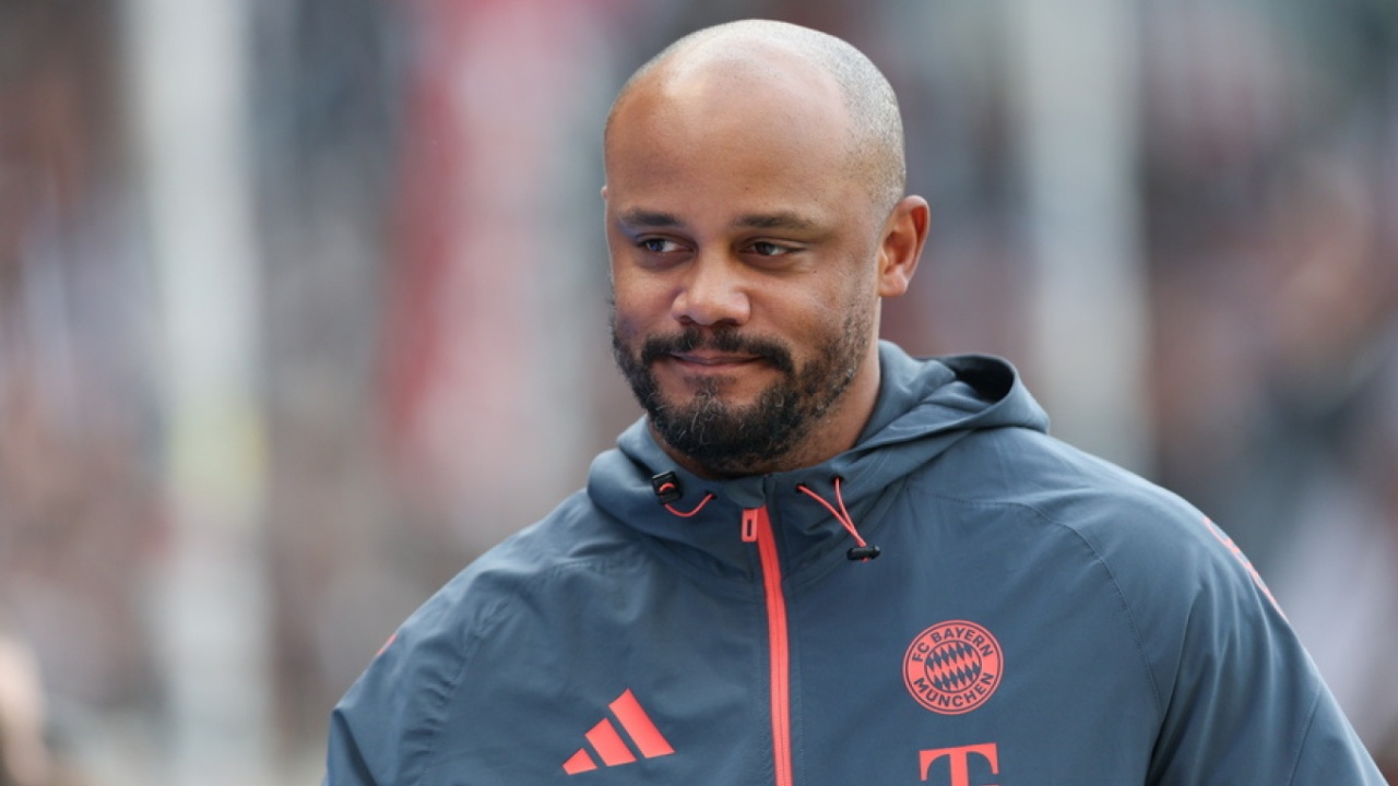 Babai i Vincent Kompany u shfaq me një shall të Bayernit në Parlamentin belg  shihni fotot
